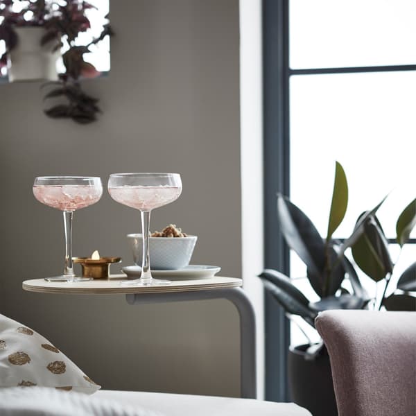 IKEA FLOTTEBO/플로테보 보조테이블로 소파를 더욱 편안한 공간으로 꾸며보세요.