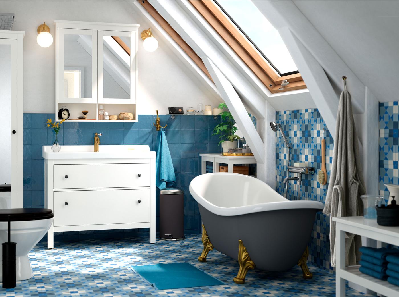 IKEA HEMNES/RÄTTVIKEN wash-stand and HAMNSKÄR wash-basin mixer with tap creates a clean and beautiful look in the bathroom and offer great storage inside.