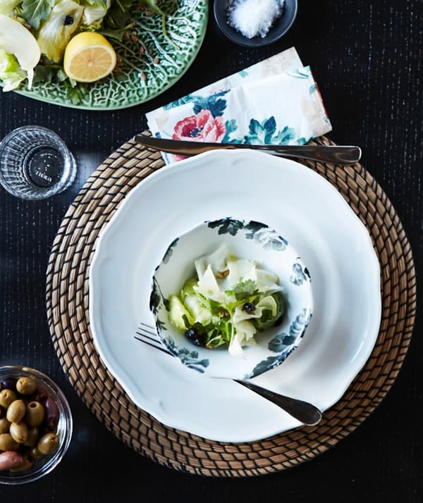 해초로 만든 IKEA LÄTTAD/레타드 라운드 식탁매트는 테이블 상판을 보호해주고, 소음까지 줄여줍니다.