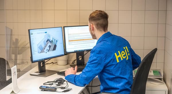 IKEA töötaja planeerib kööki