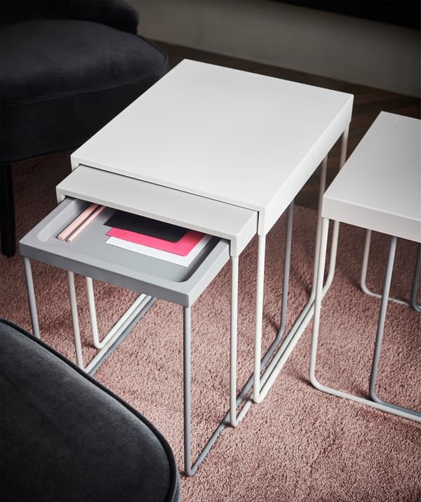 Il design telescopico dei tre tavolini GRANBODA permette di utilizzarli come contenitori, espositori ed elementi decorativi - IKEA