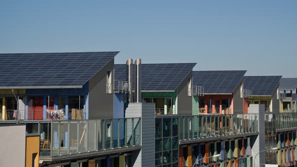 Installation von Solaranlagen: Dachausrichtung & Dachneigung