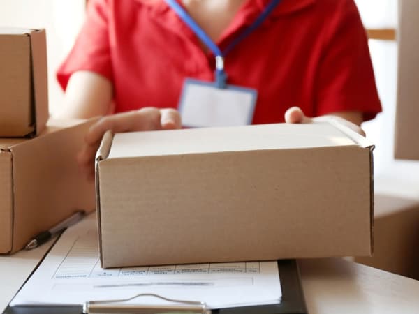 Izdaja paketa iz trgovine IKEA.