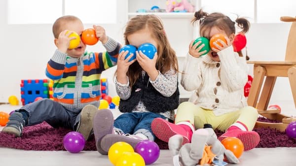 Kinder Spielen im Småland