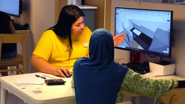 Kitchen specialist planning with customer
