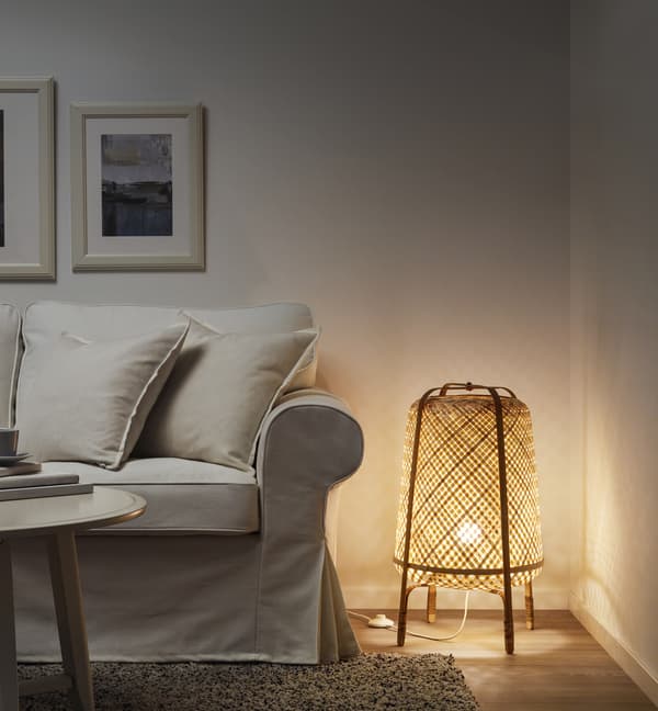 KNIXHULT Lampadaire, bambou.