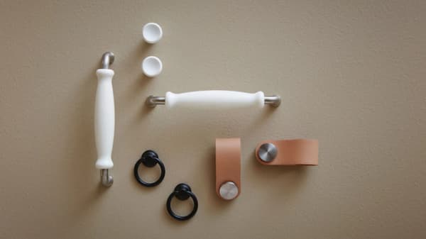 Knobs & handles
