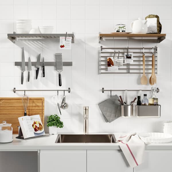 KUNGSFORS einzeln an die Wand montiert: Magnetleiste, Wandgitter, Stange & Haken.