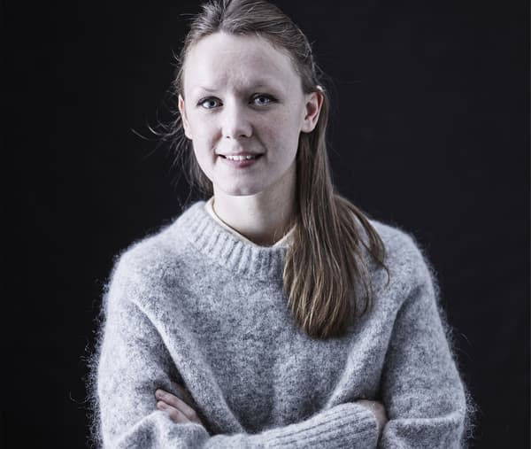 La décoratrice d’intérieur Emma Parkinson travaille chez IKEA depuis plusieurs années et pendant près de 10 ans avec des décorateurs, notamment dans le cinéma. Elle a étudié à la University of the Arts London, Wimbledon College of Arts.
