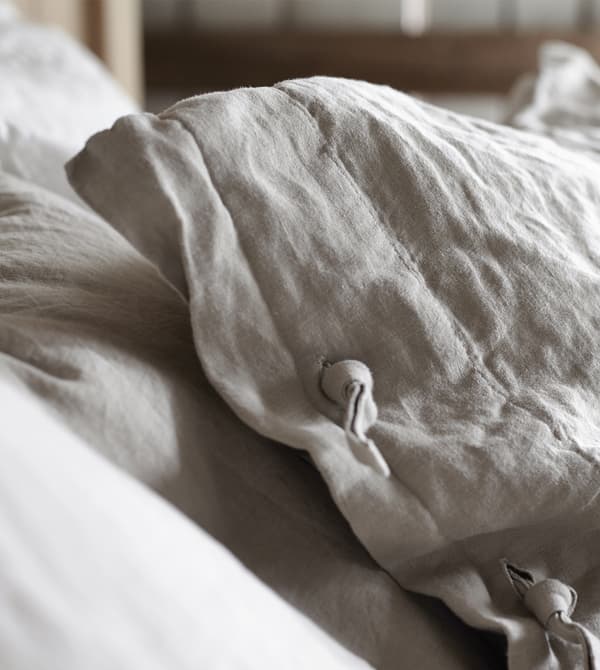 Linen pillow cases have a rustic look that becomes more beautiful over time. PUDERVIVA pillow cases from IKEA are made of linen with a distinctive texture and matte lustre. The linen breathes and helps your body maintain a comfortable temperature.