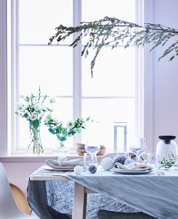 Looking for new decoration tips for your dining table this holiday? Go for a natural base with matching accents when preparing a potluck dinner. Use fabric with some texture. IKEA offers a lot of linen fabrics such as AINA fabric in natural beige.