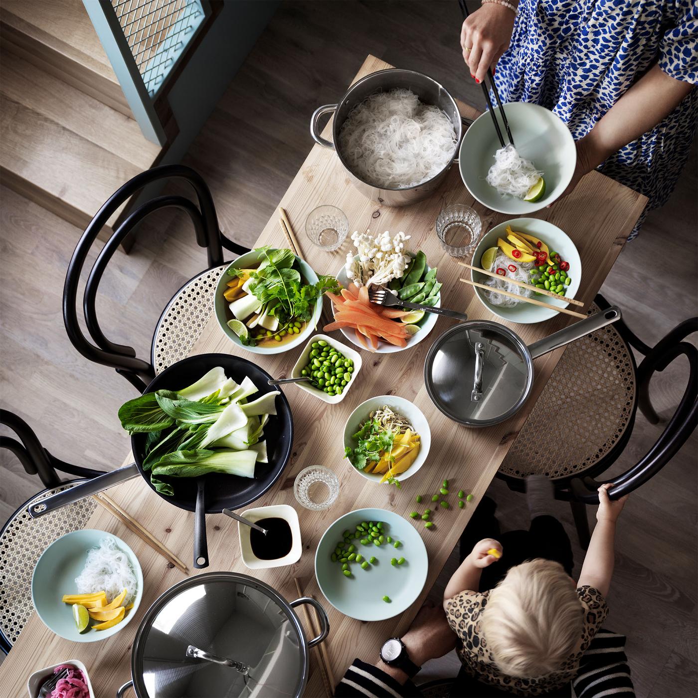 Makan di rumah