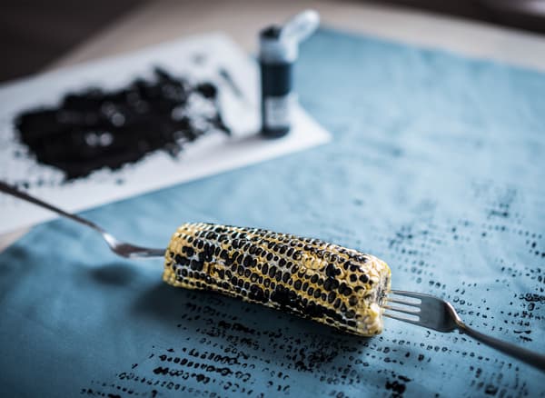 Make a handmade print on IKEA DITTE fabrics with MÅLA paint to make the gift unique. We pinned a corncob with forks and rolled it across with black paint.