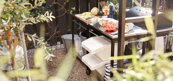 Make a modular outdoor kitchen with the help of a grill and 4 serving carts