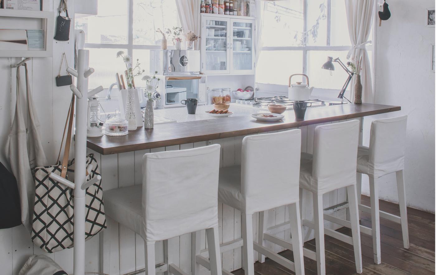 Mealtimes take place at the kitchen counter in Kaoli’s tiny Tokyo home.