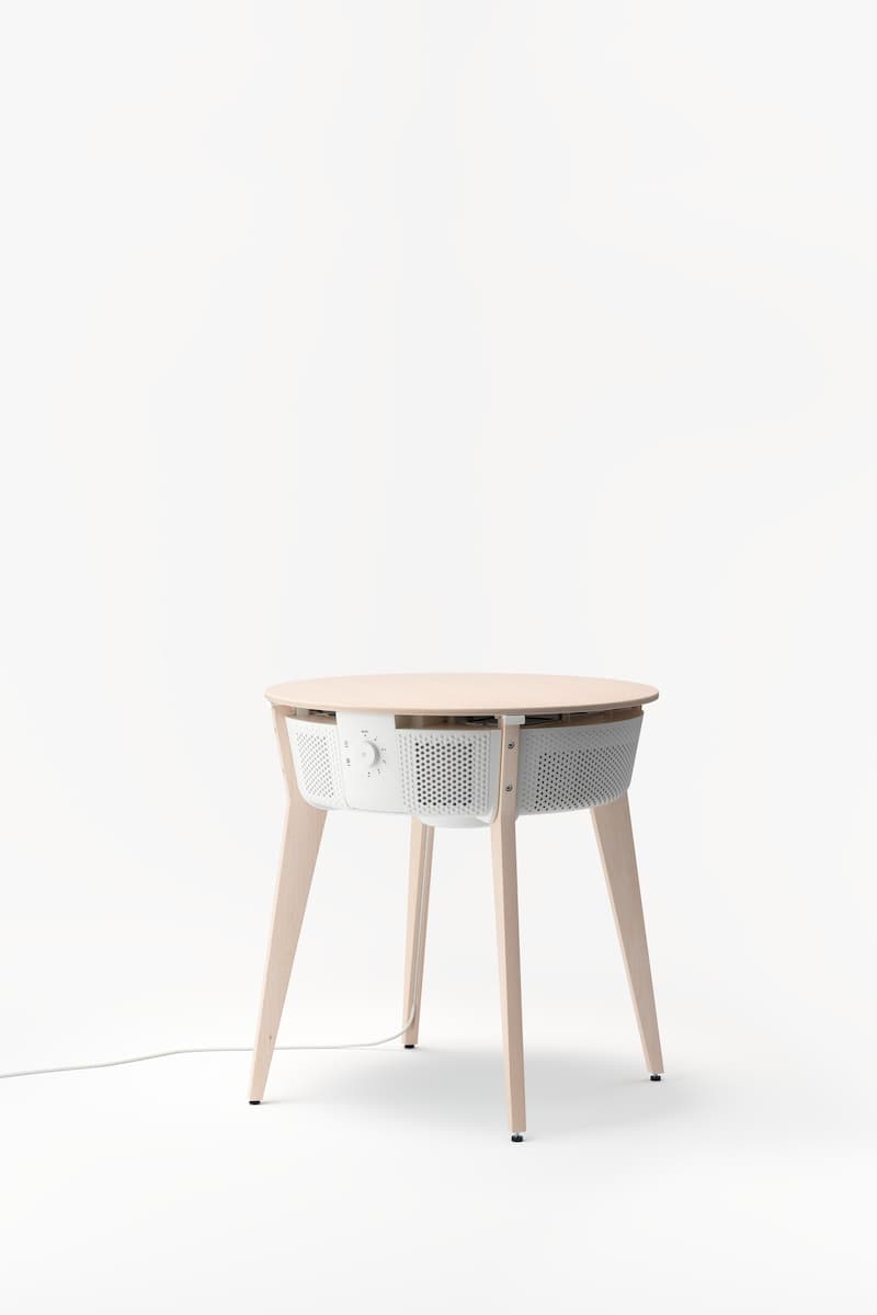 Mesa con purificador de aire STARKVIND de color blanco con café.