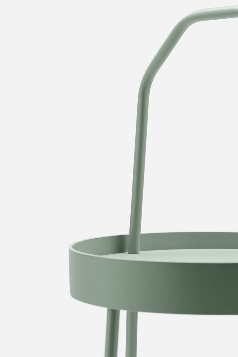 Mesa lateral de la serie BURVIK de color verde musgo.