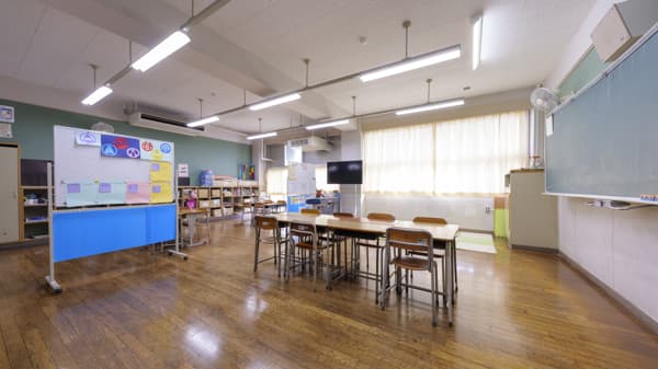 みんなで過ごす校内のフリースペースBefore