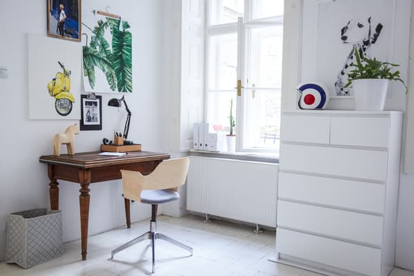 Mix modern and vintage furniture.