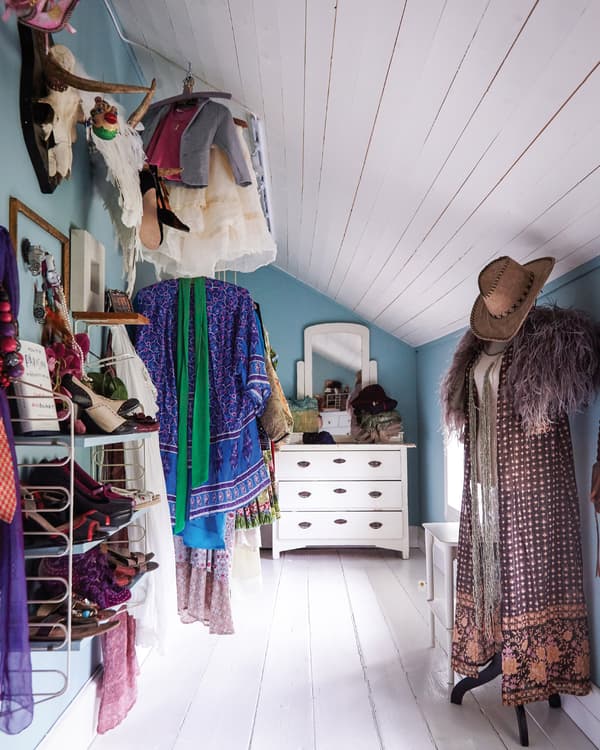 Mix old and new and display your clothes to make a walk-in wardrobe.