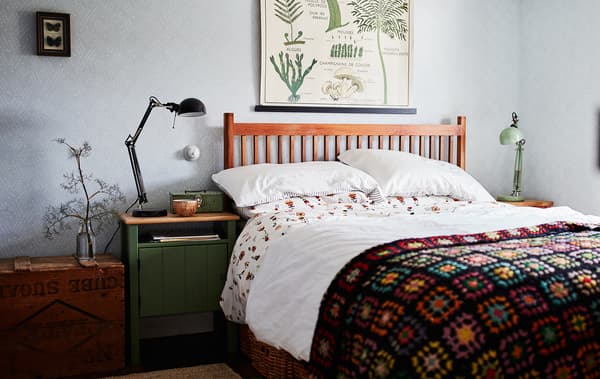 Mixez le linge de lit pour donner un côté accueillant à la chambre à coucher.