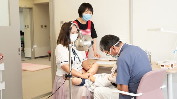 内科・歯科の診察室。
