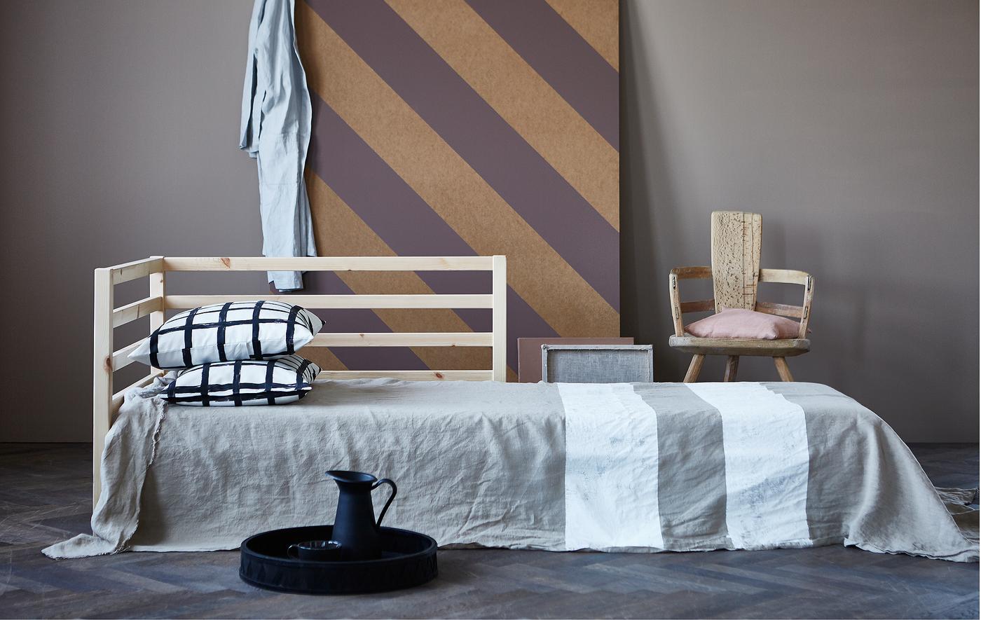 Nous pensons que l'une des grandes tendances à venir consistera à associer mobilier industriel aux textiles et formes fluides.