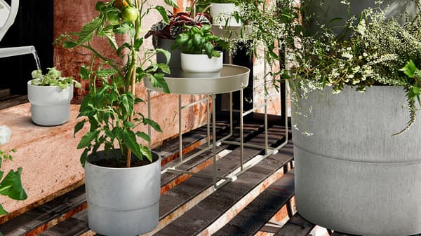 NYPON – Concrete look that's lightweight and easy to move.