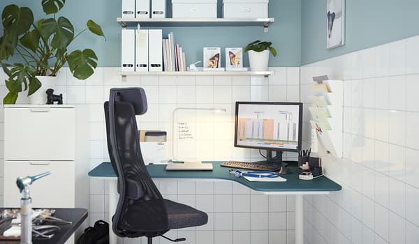 Ob Grossraumbüro oder Einzelraum: Rund 75 % der Schweizer Erwerbstätigen arbeiten nach wie vor im Büro des Arbeitgebers.