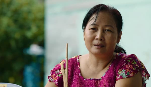 One of the women works who help weave IKEA SOARÉ place mats, who gather in homes to weave together.