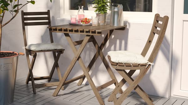 Outdoor dining furniture