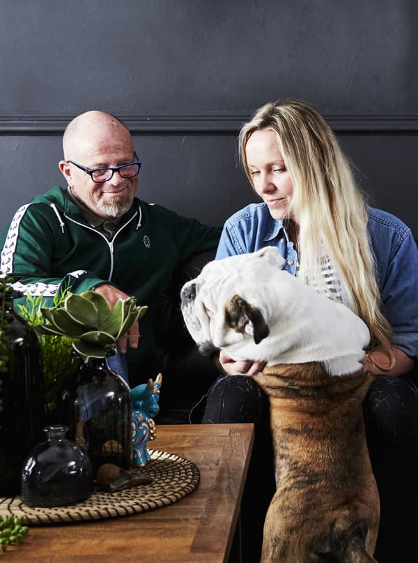 Photo de Pati, Colin et leur chien.