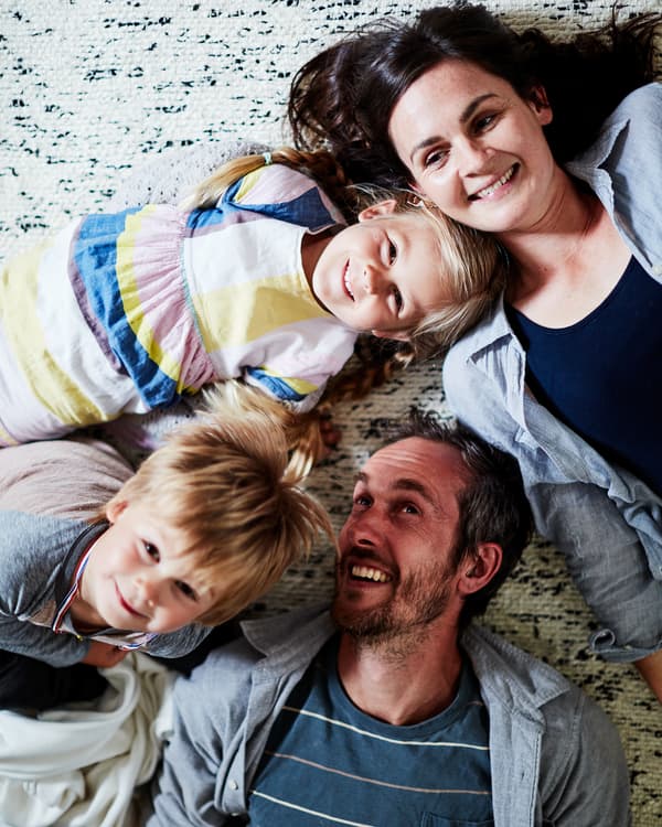 Photo de Rebecca, Andrew, Wren et Fred.