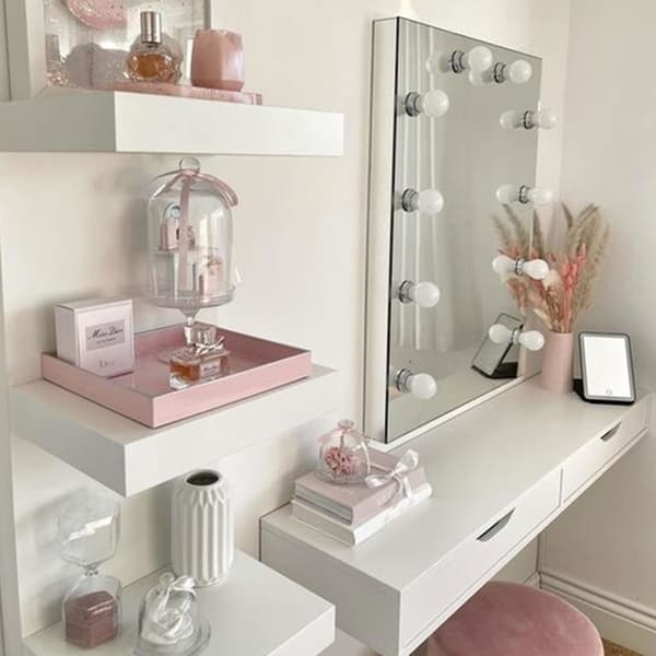 Picture of a wall-mounted dressing table shared on Instagram by @_homeofmissplum