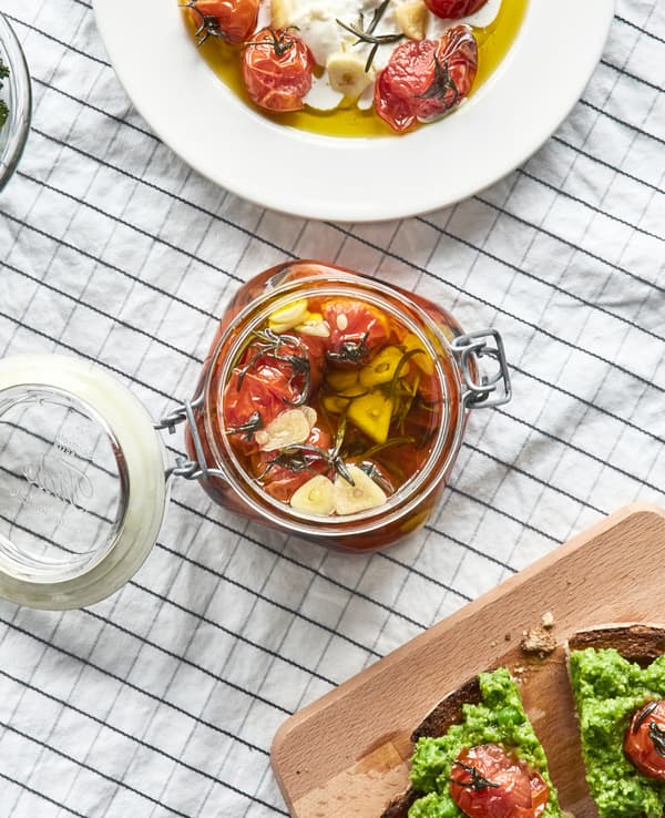 Planning a dinner in your living room and need help with your cooking routine? Get organised with a big selection of smart containers for food, such as IKEA VARDAGEN jar with lid in clear glass.