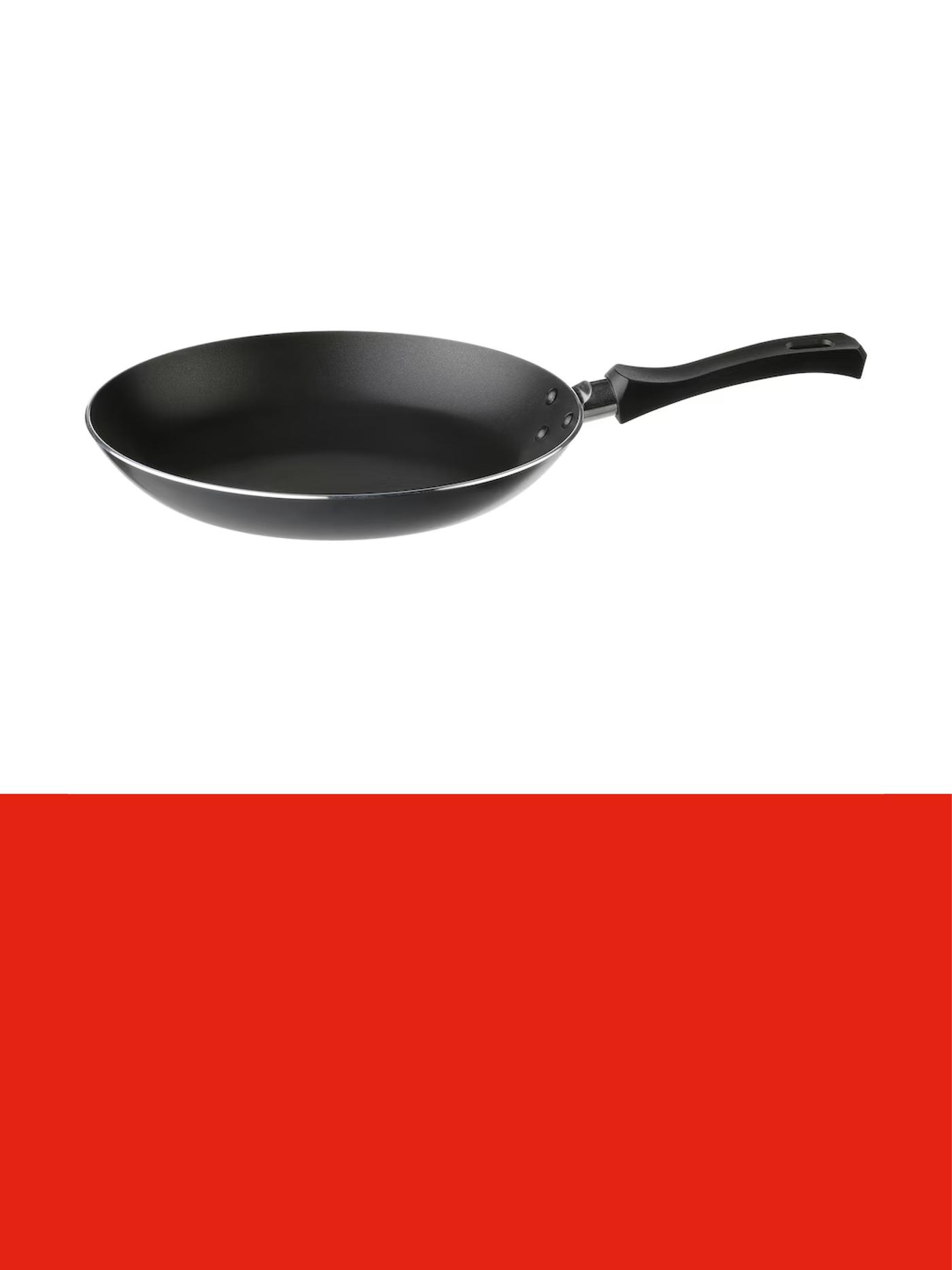 Poêle noire antiadhésive avec long manche, présentée sur un fond clair au-dessus d’une bannière promotionnelle rouge.