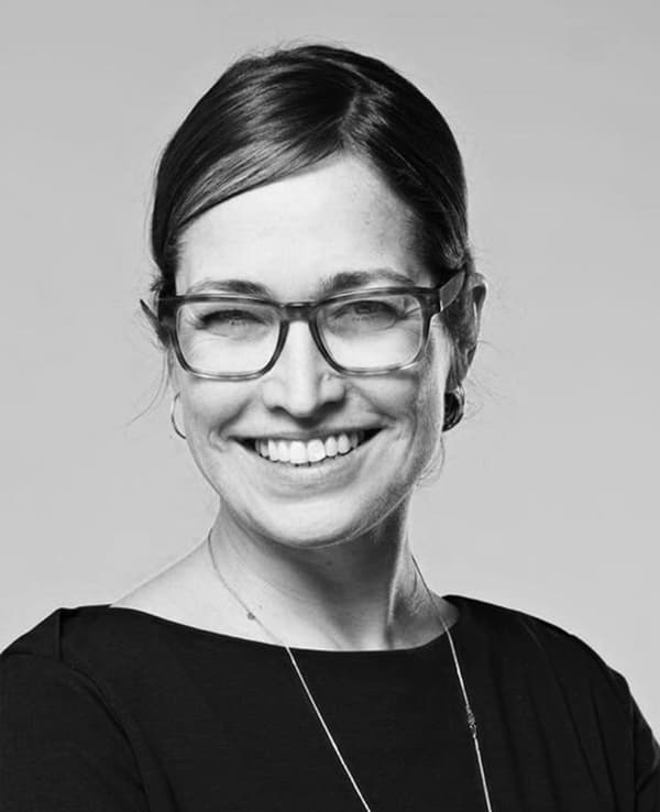 Portret na kojem je Nanette Weisdal.
