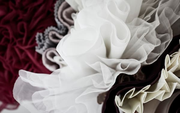 Put your latest sewing creations and favourite clothes on display with the help of an IKEA MULEN clothes rack.