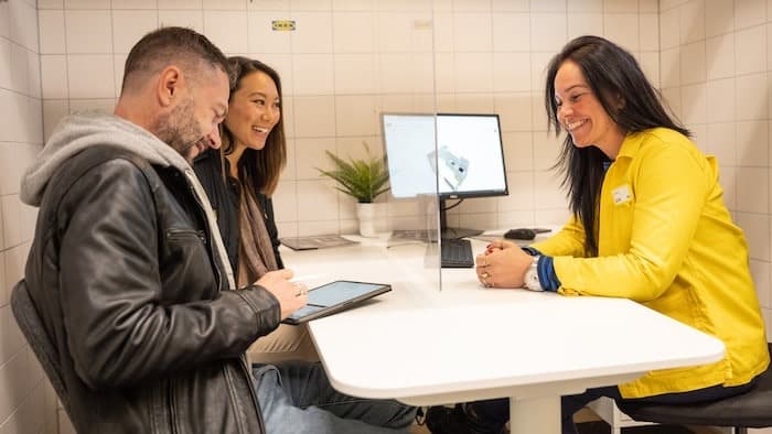 Reserva una cita gratuita de planificación de cocina en la tienda: Es fácil y sin compromiso. Tú decides el momento y nuestros expertos te ayudarán a crear la cocina de tus sueños, ¡todo a tu medida!