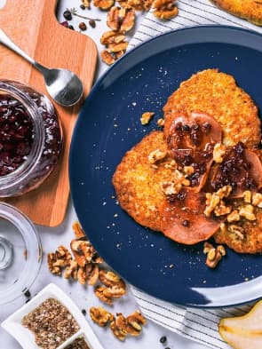 Rösti con pere, mirtilli rossi e noci.
