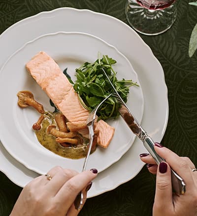 Salmon filltet with side sallad, pickled mushrooms and SÅS SENAP & DILL salmon sauce
