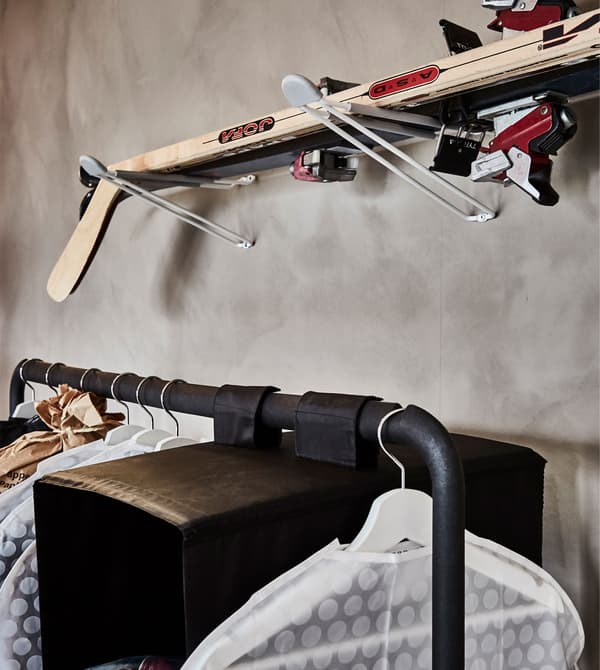 Sci e attrezzatura da hockey su staffe da parete - IKEA.