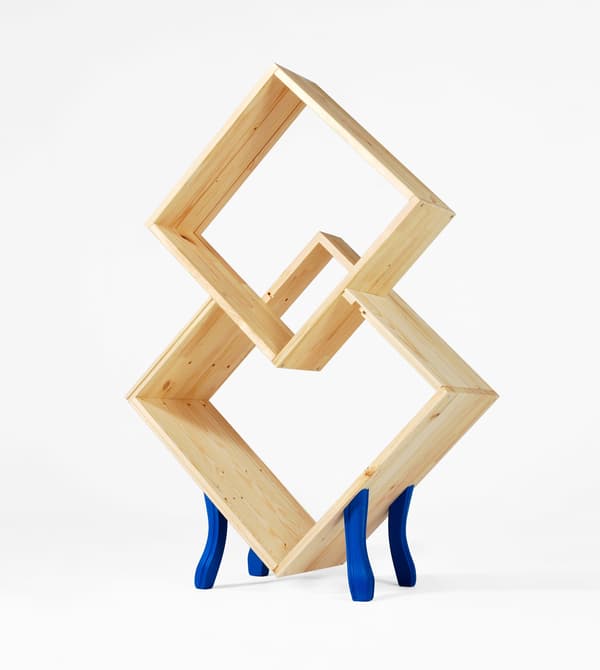Sculpture réalisée avec des produits en bois IKEA.