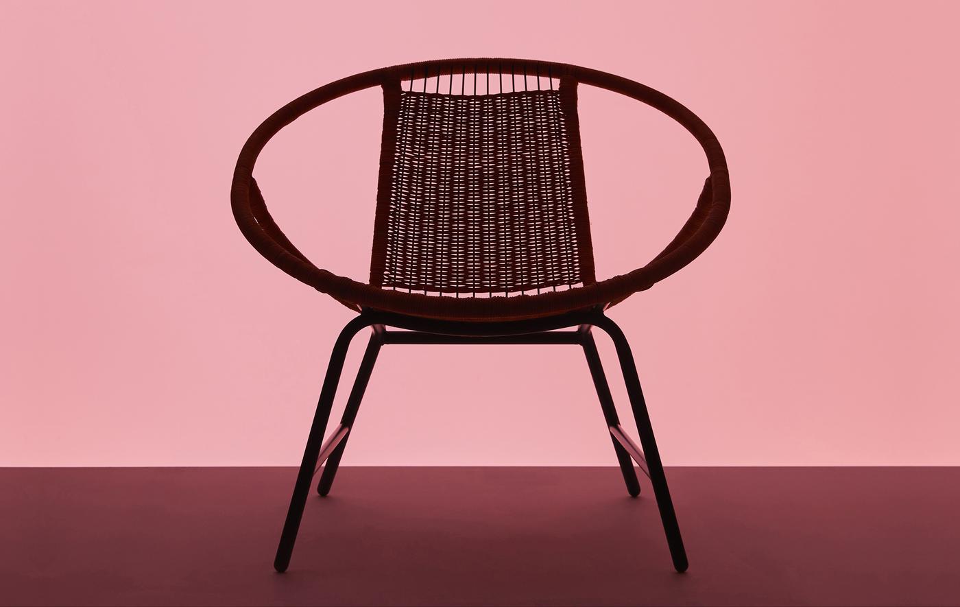 Silhouette d’un fauteuil GAGNET sur fond rose.