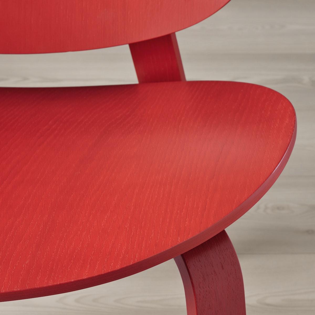 Silla de la serie FRÖSET de color rojo.