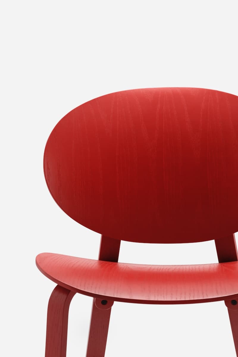Silla de la serie FRÖSET de color rojo.