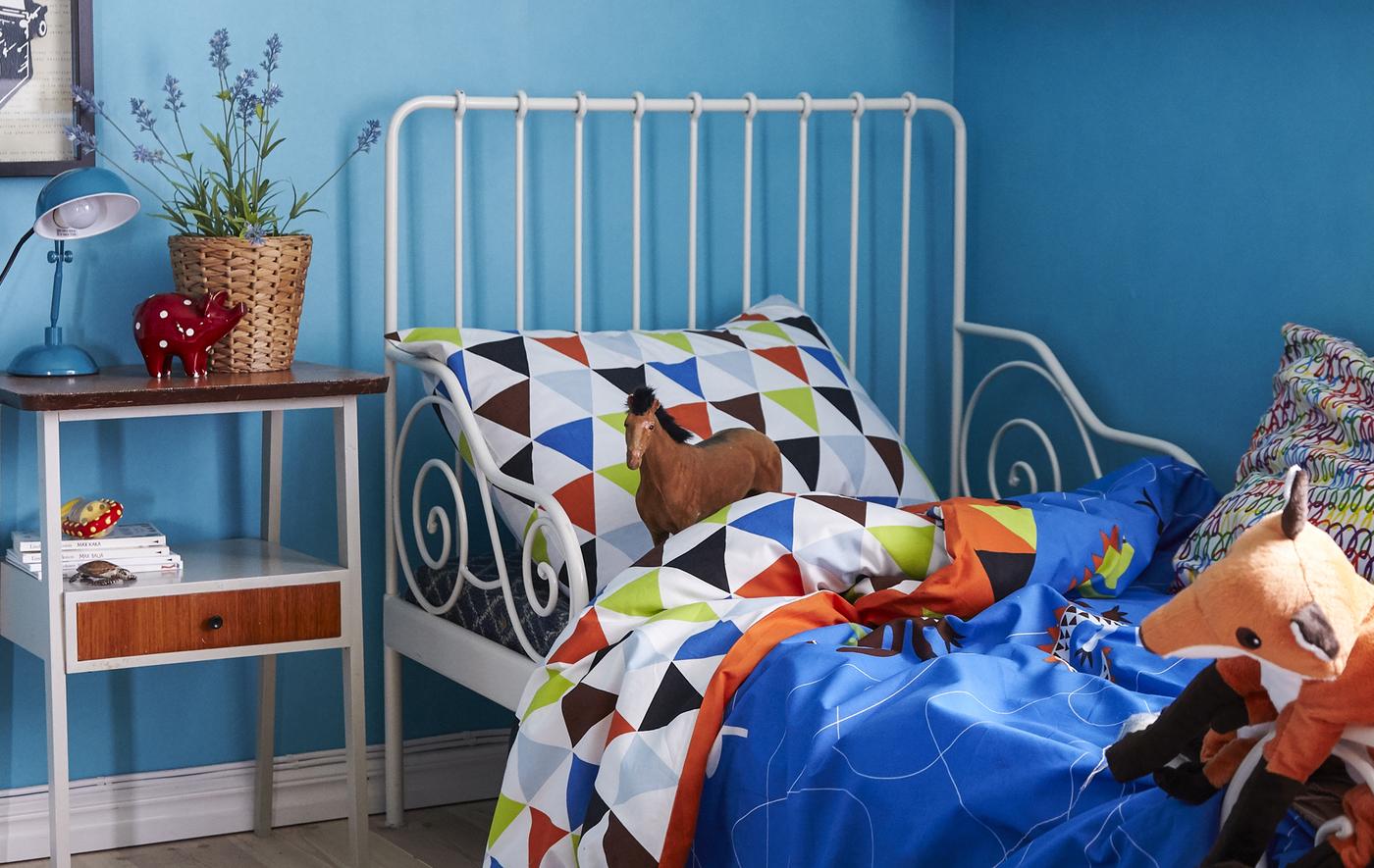 Soft bedding in bright colours make Viggo’s large room feel safe and secure.
