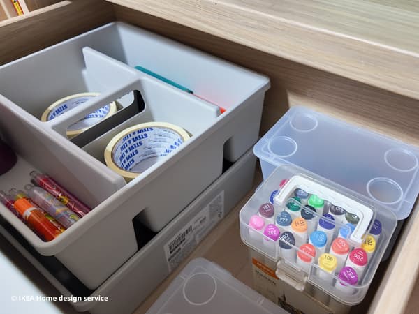 Stationery and tapes in FÅNGGRÖDA smart stackable insert with compartments and transparent GLIS box