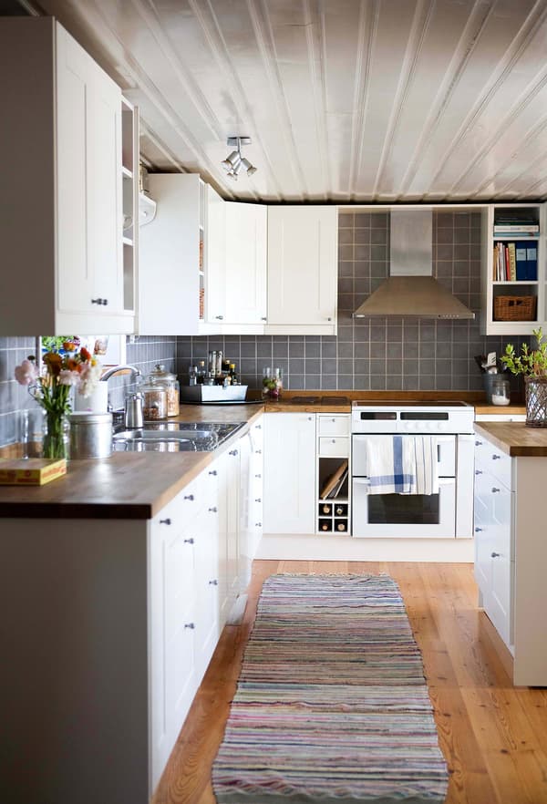 Stripes are a key pattern for the country look.