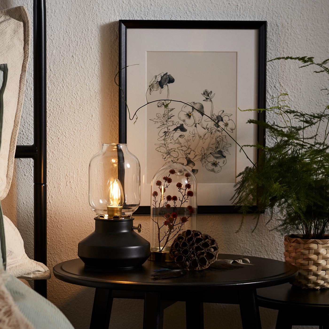 TÄRNABY table lamp.